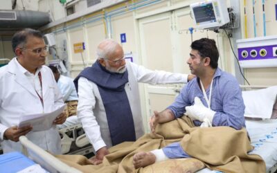 Prime Minister Narendra Modi Visits Blast Victims at LNJP Hospital in Delhi and Assures Justice for Delhi Blast Victims