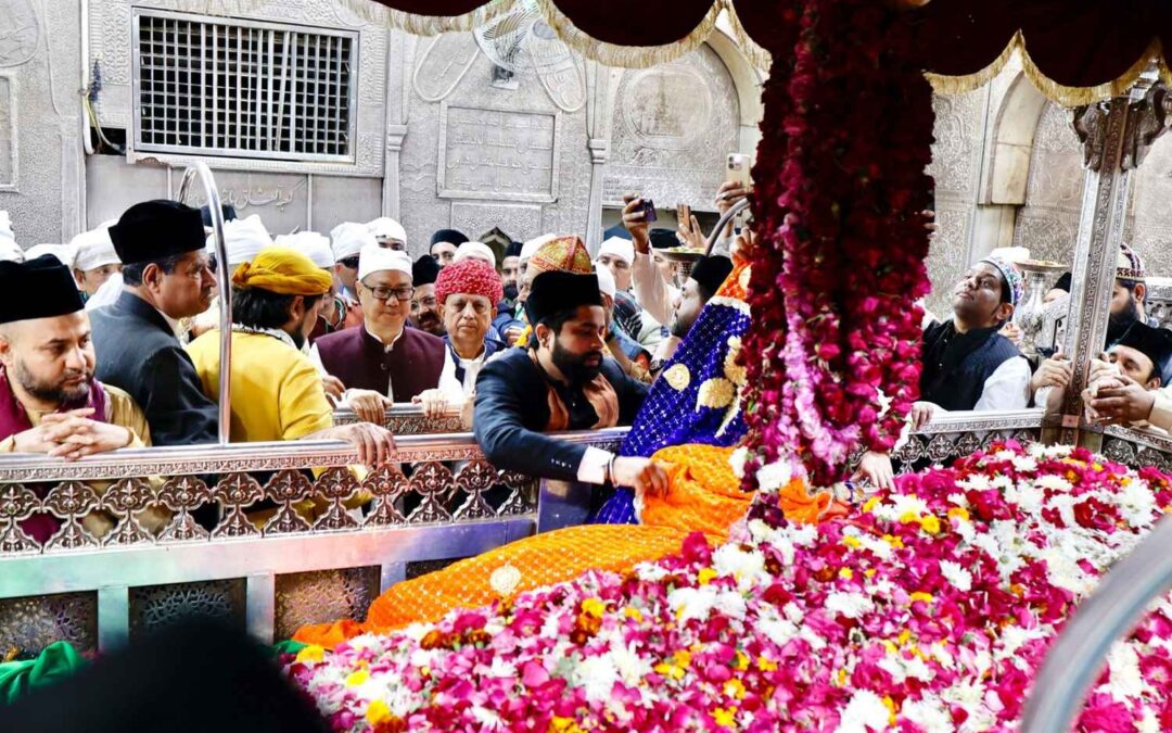 Minority Affairs Minister Kiren Rijiju Offers Chadar at Ajmer Sharif on Behalf of Prime Minister Narendra Modi